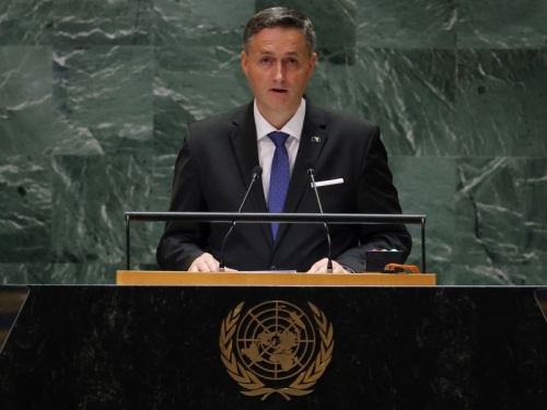 DENIS BEĆIROVIĆ U UN-u: 'Poricanje genocida nad Bošnjacima je uvreda mrtvima i prijetnja živima'