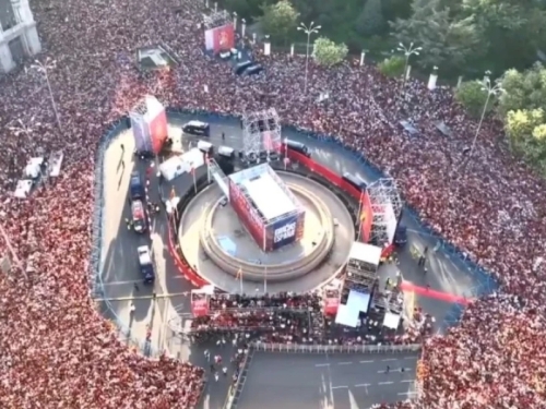 VELIČANSTVEN DOČEK ZA 'CRVENU FURIJU': Više od milion navijača se okupilo u centru Madrida (VIDEO)