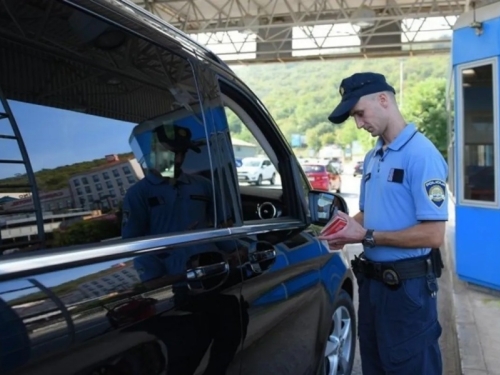 PRELAZITE GRANICU S TUĐIM VOZILOM?: Evo zašto vas policija može isključiti iz saobraćaja i kako da to spriječite