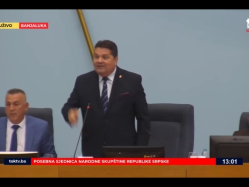 PLJUŠTE UVREDE NA SJEDNICI NSRS-a: 'Vi ste Bećirove mujice, uvlačite se Federaciji' (VIDEO)