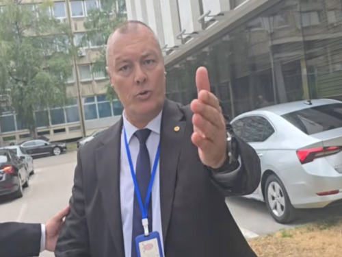 'ŠTO SI ME DANAS NAPAO?': Pogledajte snimak suočavanja Vukanovića i obezbjeđenja nakon haosa u Skupštini (VIDEO)