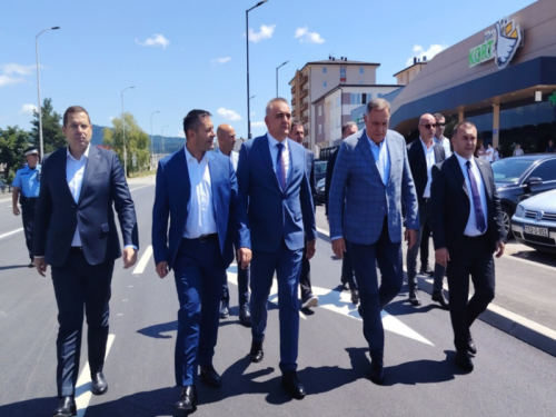 DANAS VANREDNO STANJE NA PALAMA: Evo kako će premijer RS-a 'Savo šmeker' ubrzo postati 'Savo kružnica'...