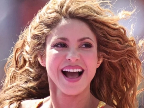 SHAKIRA PONOVO U CENTRU PAŽNJE: Vrtoglave potpetice i provokativni stajling obilježili finale SP-a (FOTO)