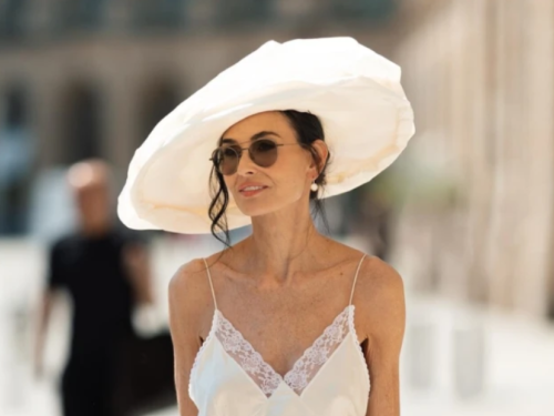 DEMI MOORE IZGLEDA NESTVARNO:: Ovo bijelo satensko izdanje izgleda kao scena iz filma