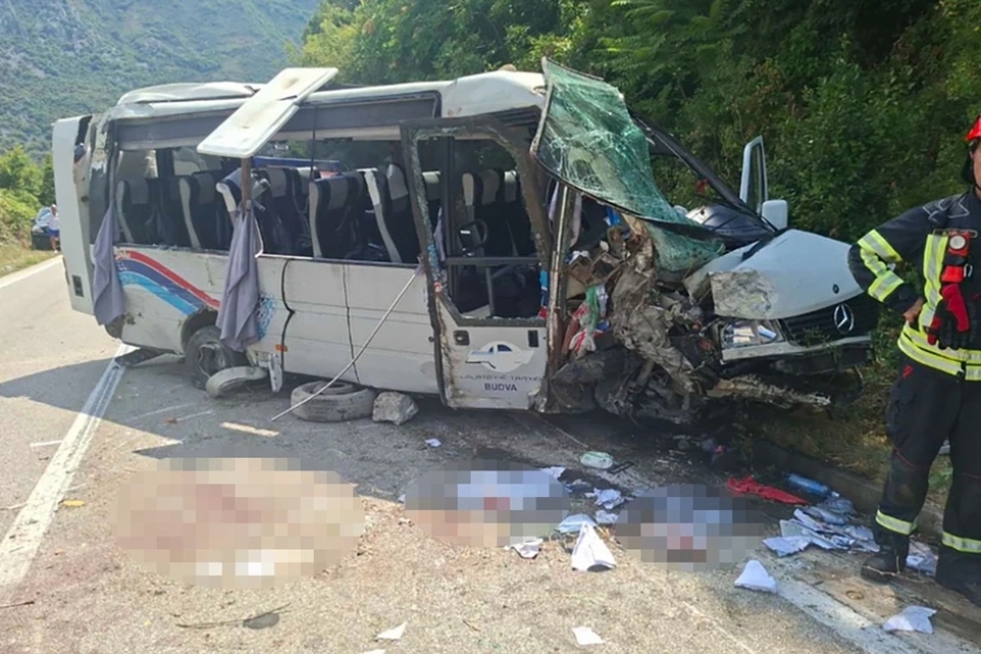 U KOMBIJU SMRTI BILI SRBI, VRAĆALI SE IZ MANASTIRA: Detalji tragedije u Crnoj Gori - žena POGINULA, 16 povrijeđeno! (FOTO)