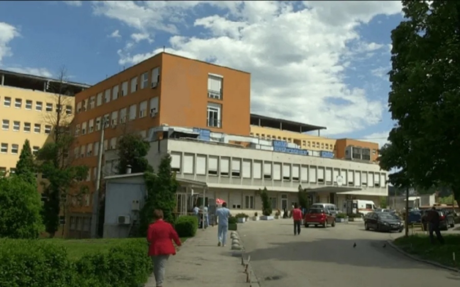 DRAMA TOKOM NEVREMENA U BH. GRADU: Bilbord pao na ženu, završila u bolnici