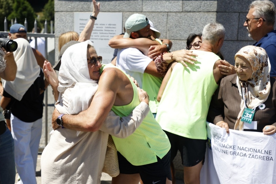 ULTRAMARATONCI IZ VUKOVARA STIGLI U POTOČARE: Ne samo ove sedmice, svakog dana moramo se sjećati Srebrenice (FOTO)
