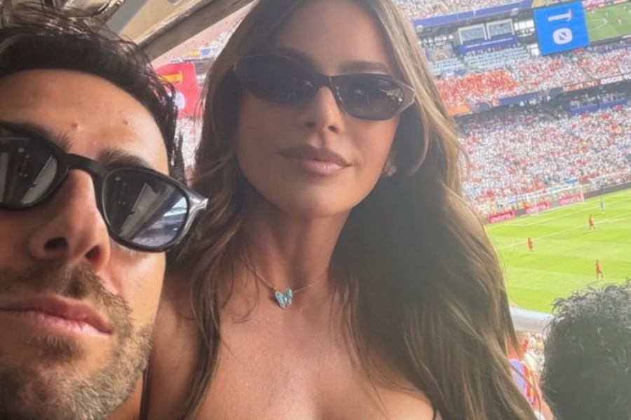 SOFIA VERGARA UKRALA PAŽNJU NA FINALU SP-a: Atraktivna glumica bodrila Španiju u posebenom društvu (FOTO)
