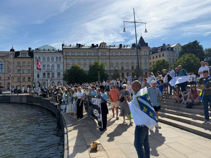 '8372 KORAKA ZA SREBRENICU': U Stockholmu obilježena 31. godišnjica genocida u Srebrenici (FOTO; VIDEO)