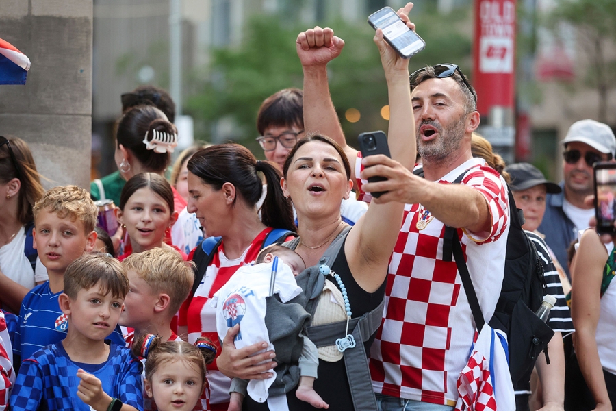 VIKTOR IVANČIĆ U EPIZODI 'NAZAD NAŠI': 'Ništa bolje od stadiona ili trga s kvalitetnim razglasom ne drži na okupu podržavljena tijela, svu tu...'