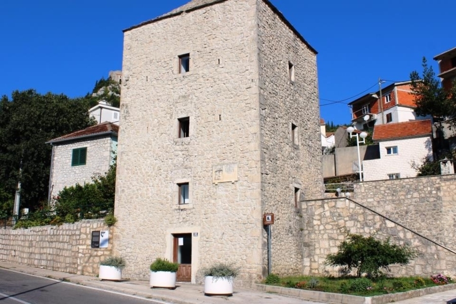 TAJNA GRADIĆA VRGORAC U DALMATINSKOJ ZAGORI: U kojoj osmanskoj kuli je rođen Tin Ujević?