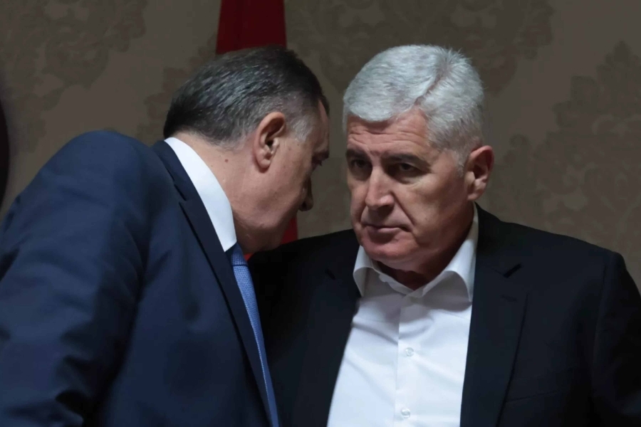 DRAMA U MOSTARU NAKON SLIJETANJA HELIKOPTERA S OZNAKOM SAJ-a: 'Je li Milorad Dodik šef Draganu Čoviću...'