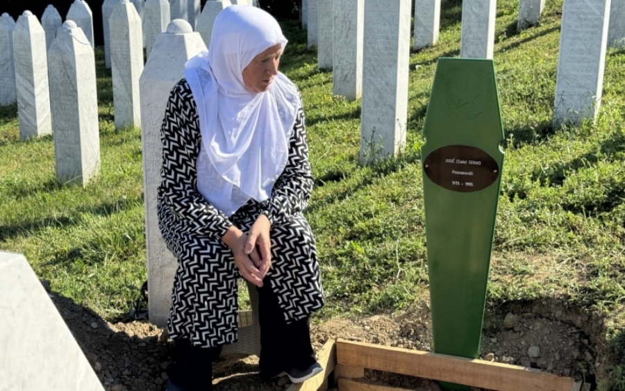 'BIO JE INSAN SAMO TAKAV': Pored bratovog mezara 30 godina čekalo je mjesto za Senada, imao je samo 20 godina