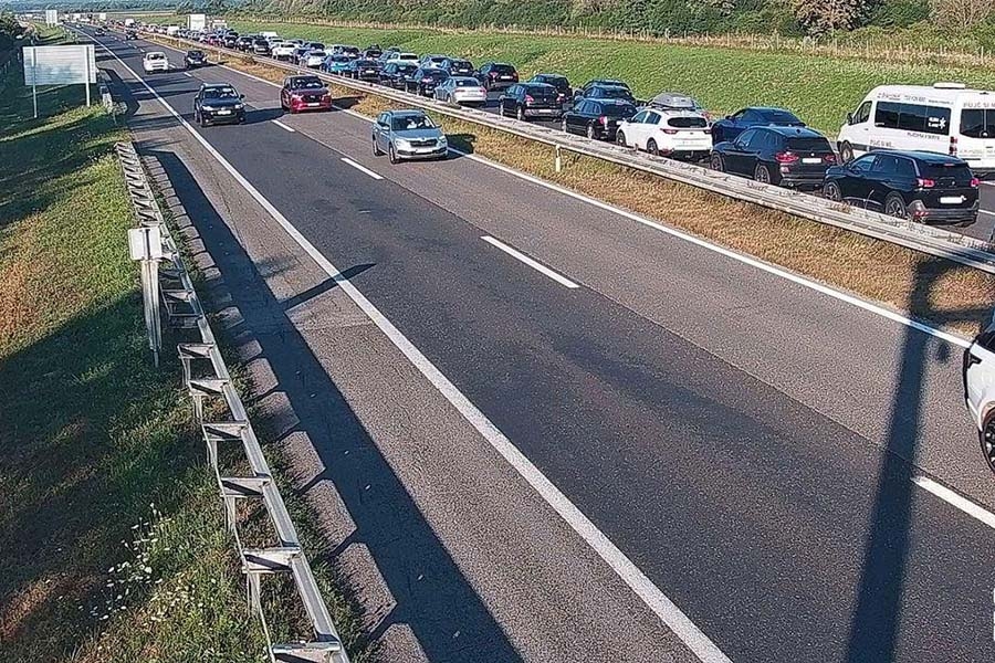 GODIŠNJI ODMOR IZ NOĆNE MORE: Kolona vozila prema moru dugačka 10 kilometara, evo gdje je najgore...
