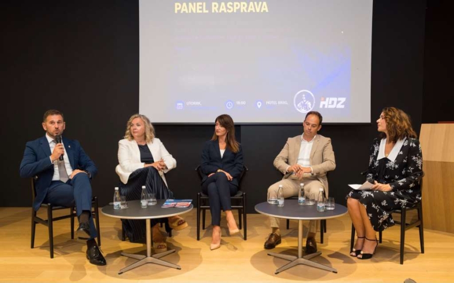 SKANDAL U SPLITU: Na političkom skupu HDZ-a, gradonačenik govorio o 'hrvatskim gradovima i općinama' u Bosni i Hercegovini...