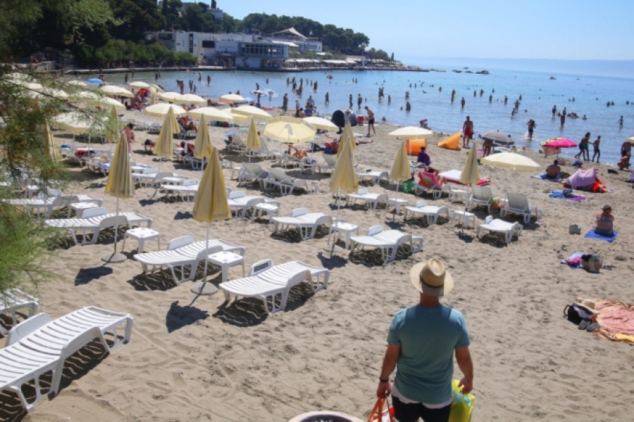 SLIKAO NATPIS NA PLAŽI I IZAZVAO BURU: '100 eura za ovo? Baš su pretjerali'