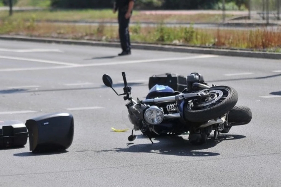 JEZIVA SAOBRAĆAJNA NESREĆA: Poginuo motociklista kod Hadžića