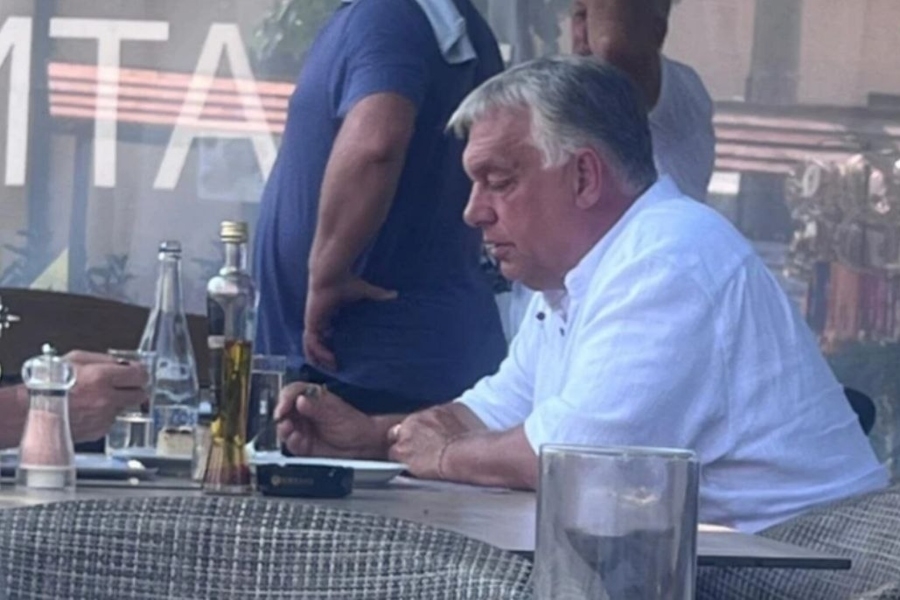 PIVO, ĆEVAPI I SVADBARSKI KUPUS U GUČI: Viktor Orbán stigao na Sabor trubača (FOTO)
