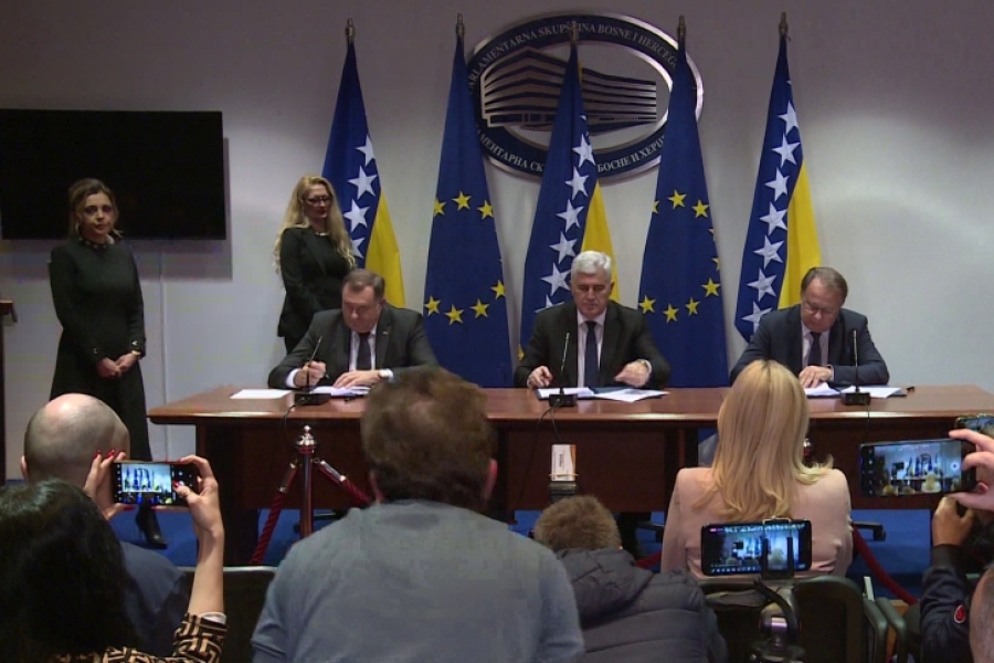 ČETIRI GODINE VLADAJUĆE KOALICIJE U BiH: SNSD, HDZ, Trojka - godine koje su ,,pojeli skakavci''