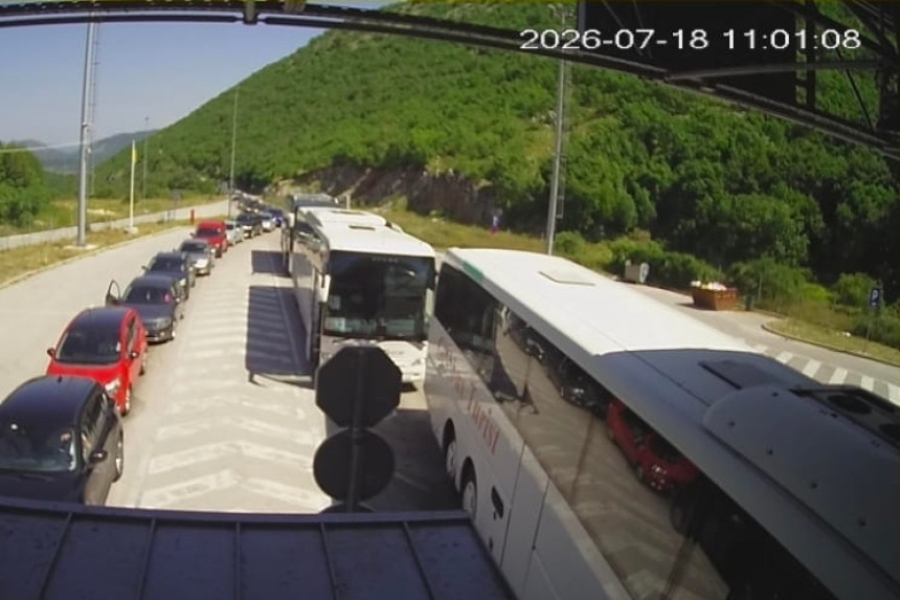 ZA TRI DANA PROŠLO VIŠE LJUDI NEGO ŠTO CRNA GORA IMA STANOVNIKA: Granice pod ogromnim pritiskom