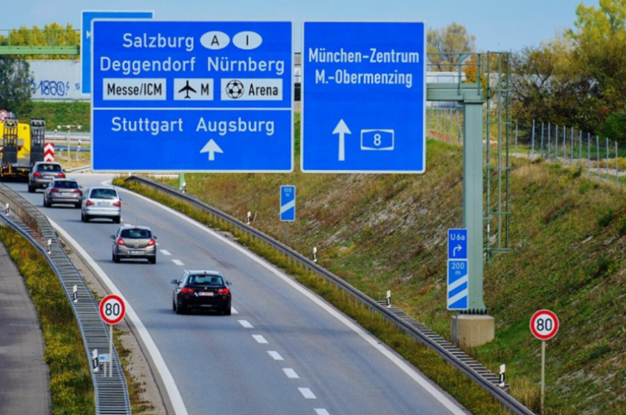 KOD NAS NIJE KAŽNJIVO, ALI U EVROPI SE SMATRA 'GRUBIM NEMAROM': Ako vam se ovo desi u vožnji kroz Njemačku ili Austriju, čeka vas šok