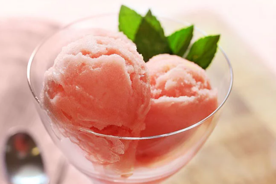 JEDNOSTAVNO, A UKUSNO: Donosimo vam recept kako od lubenice i jednog sastojka napraviti savršeni ljetni desert
