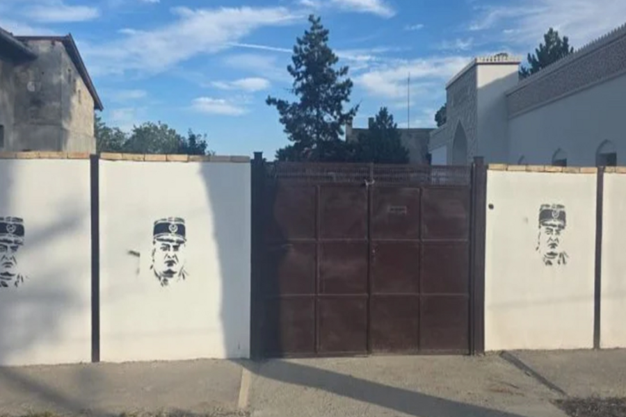 ŠOVINIZAM BEZ GRANICA: Vandalizovan mesdžid Islamske zajednice, vjernike dočekao mural posvećen ratnom zločincu