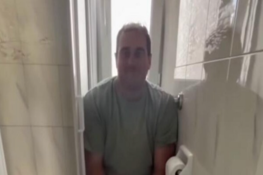 NAJSMIJEŠNIJI VIDEO OVOG LJETA: Turisti snimili kupaonicu u Grčkoj – ovo obavezno morate pogledati (VIDEO)