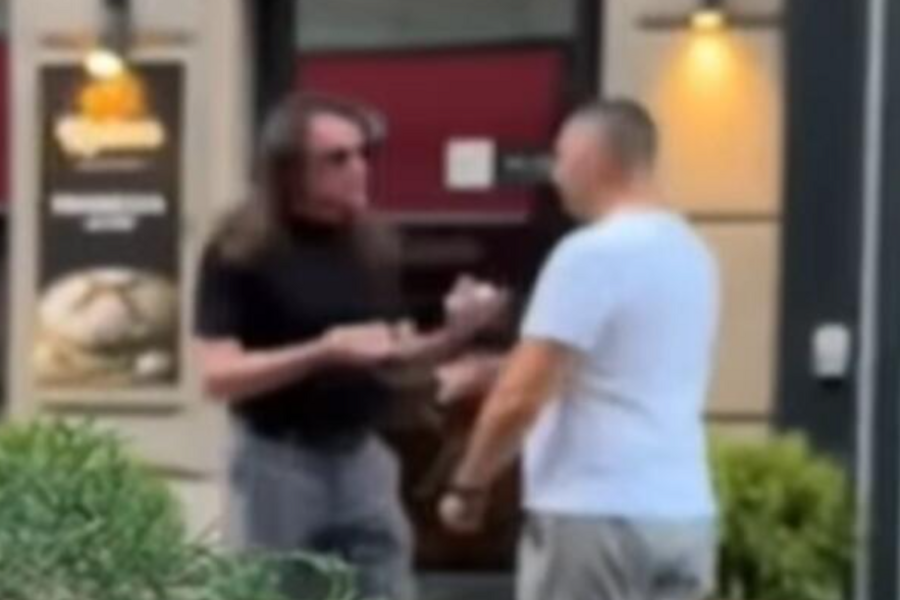 'P* TI MATERINA, ŠTO NEĆEŠ DA SE SLIKAŠ?': Poznati pjevač doživio neprijatnost u Sarajevu, kruži snimak incidenta (VIDEO)