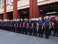 STIŽE NOVA GENERACIJA HEROJA: ogledajte kako je izgledalo postrojavanje novih vatrogasaca  (FOTO)