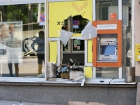 DRAMA U RANU ZORU: Nepoznati razbojnici eksplozivom raznijeli bankomat u sarajevskom naselju, stanari ih otjerali (FOTO)