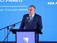 POLAGANJE RAČUNA GRAĐANIMA: Nikšić predstavio bilans mandata - 'Minimalna plata skočila na 1.027 KM, dug je smanjen, ali slika FBiH nije savršena!'