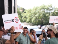 ODLUČNI U SVOJIM ZAHTJEVIMA: Počeo protest prevoznika u Sarajevu, gradom odjekuju sirene kamiona (FOTO)