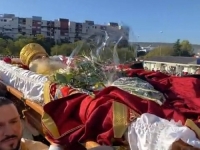 ŠTA SE DEŠAVA U CRNOJ GORI: 'Prekopali' grob Amfilohija (VIDEO)