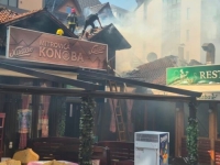 POZNATI RESTORAN BUKNUO KAO KUTIJA ŠIBICA: Plamen gutao objekat, vatrogasci spriječili još veću katastrofu (FOTO)