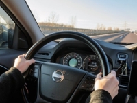 MNOGI VOZAČI POGREŠNO KORISTE TEMPOMAT: Evo kada ga je bolje isključiti