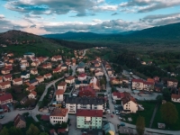PRITISAK JAVNOSTI URODIO PLODOM: Siromašna opština u BiH odustala od luksuznog terenca