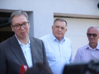 DODIKOV NAREZAK I VUČIĆEV PARIZER: Patetika 'svesrpskog sveta'