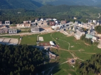 TEŠKA NESREĆA KOD SARAJEVA: Vozač quada izgubio kontrolu i udario u stablo, dvije osobe teško povrijeđene