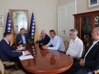 SASTANAK S BORCIMA: Bećirović najavio tužbe zbog privođenja u Zvorniku i zastave s ljiljanima