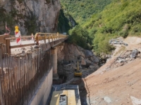 RUPA DO RUPE, ODRONI I PREDIZBORNA OBEĆANJA: Putevi na istoku manjeg bh. entiteta postali opasna zamka za vozače (FOTO)