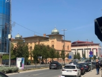 NCIDENT U BRČKOM KOJI JE UZNEMIRIO JAVNOST: Maloljetnicima tražili da skinu majice s ljiljanima, stigla oštra reakcija iz Skupštine