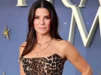 SANDRA BULLOCK POKAZALA NOVU TETOVAŽU: Iza sitnih simbola krije se emotivna priča (FOTO)