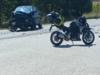 TEŠKA SAOBRAĆAJNA NESREĆA NA BH. CESTAMA: U sudaru motocikla i automobila jedna osoba poginula