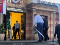 U HRAMU HRISTA SPASITELJA: Dodik sa svijećom u ruci odao počast ratnom zločincu Ratku Mladiću (VIDEO)