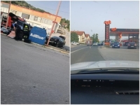SAOBRAĆAJNA NESREĆA U TRAVNIKU: Vatrogasci izvlače putnike iz smrskanog automobila
