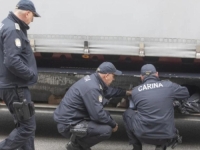 SLAGAO DA VOZI KLIME, A KADA SU OTVORILI KAMION IMALI SU ŠTA VIDJETI: Carinici spriječili opasan plan
