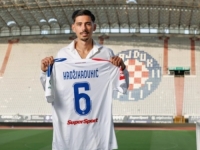 HAJDUK GA DOČEKAO 'BUREKOM SA SIROM': Reakcija bh. reprezentativca postala hit na društvenim mrežama (VIDEO)