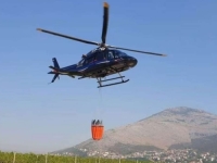 VATRENA STIHIJA NE POSUSTAJE: Helikopter Oružanih snaga BiH stigao na Grmeč, počinje gašenje požara iz zraka