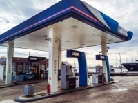 RADIO NA BENZINSKOJ PUMPI, TOČIO GORIVO I PRAO GUME, A NA RAČUNU IMAO MILIONE: Testament zatekao porodicu